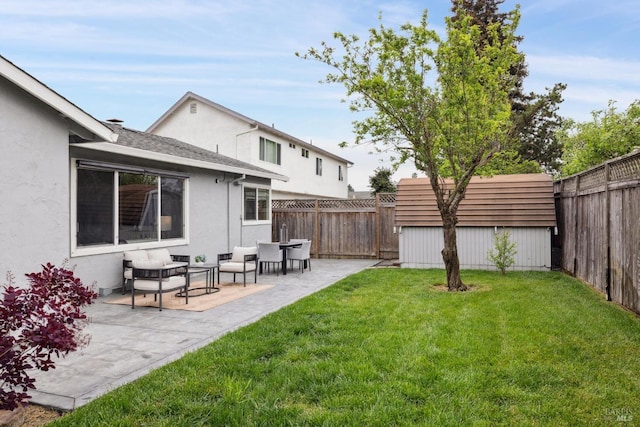 view of yard featuring a fenced backyard and a patio area