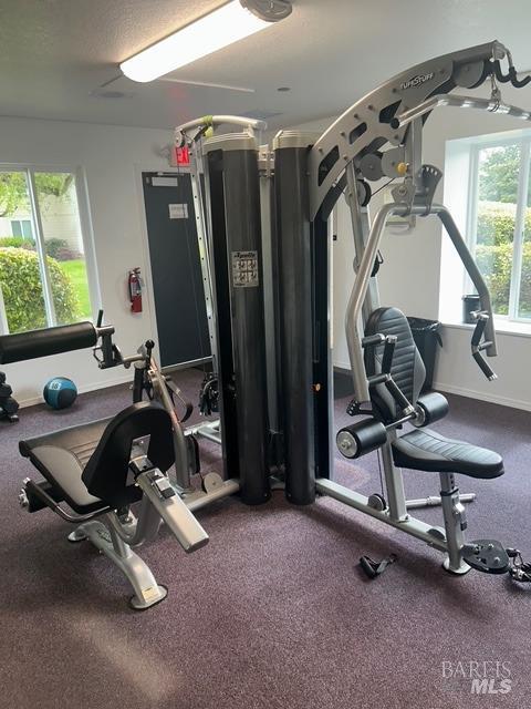 exercise room featuring baseboards