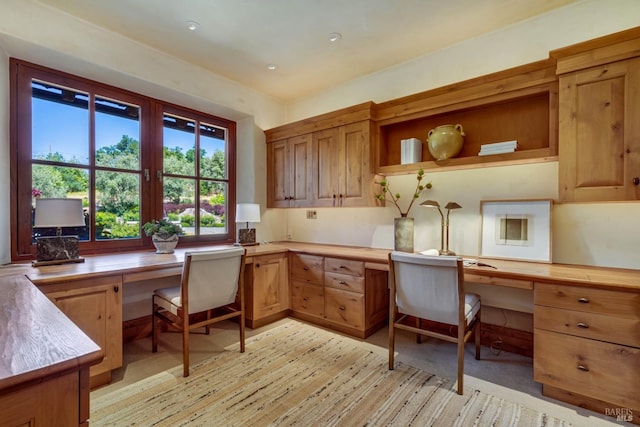 office area featuring recessed lighting and built in desk