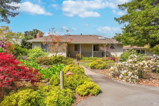 5320 Mcfarlane Rd, Sebastopol, CA 95472 - ranch-style home with a chimney and covered porch