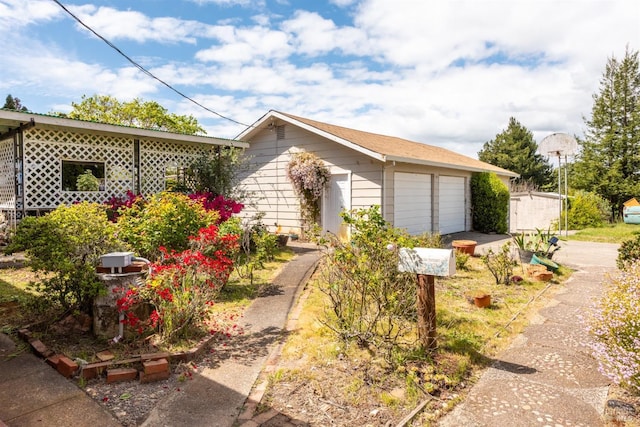 view of front of property with an outbuilding and a detached garage