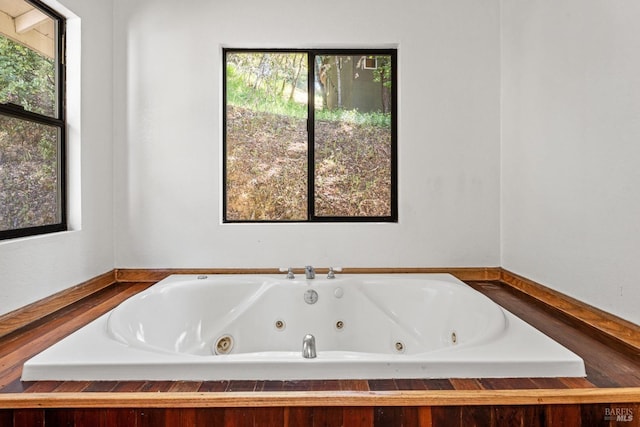 full bathroom featuring a jetted tub