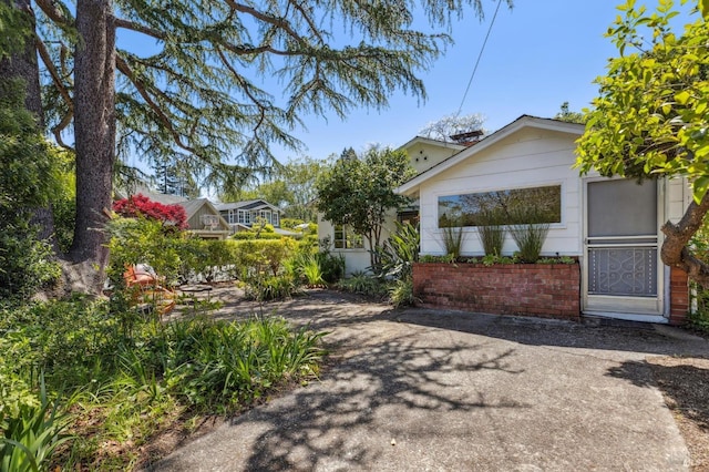 view of front of property