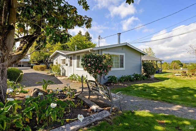 2855 Old Gravenstein Hwy, Sebastopol, CA 95472 - single story home with a front lawn