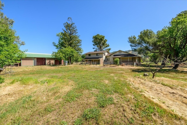 view of yard with an outdoor structure