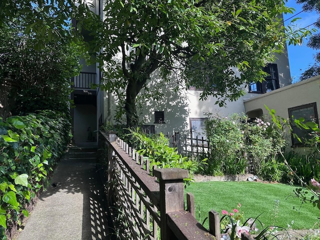 view of home's community featuring a lawn