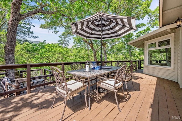 deck with outdoor dining space