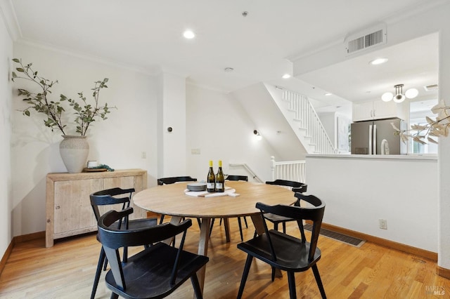 dining area with crown molding, light wood finished floors, recessed lighting, baseboards, and visible vents