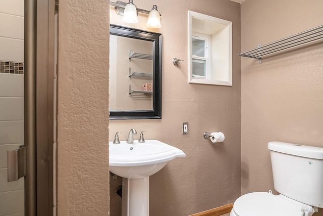 5 Oak Springs Dr, San Anselmo, CA 94960 - bathroom with a textured wall and toilet