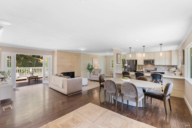 dining area featuring recessed lighting, dark wood-style flooring, and a healthy amount of sunlight