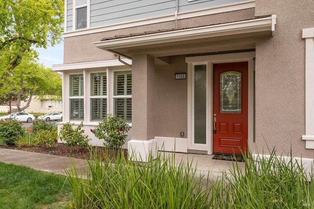 entrance to property with stucco siding