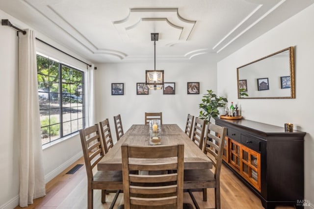 dining room with baseboards, visible vents, and light wood-style floors