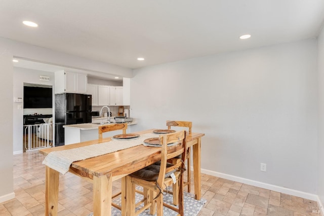 1034 Caldwell Ave, Vallejo, CA 94591 - dining area featuring baseboards and recessed lighting