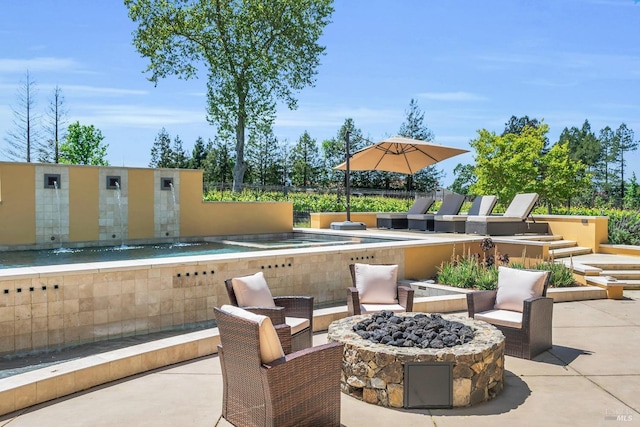 view of patio with an outdoor fire pit