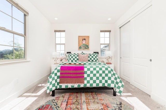 bedroom featuring carpet floors, recessed lighting, and a closet