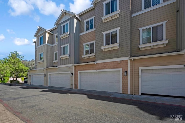 218 Johnson St, Windsor, CA 95492 - view of property with an attached garage
