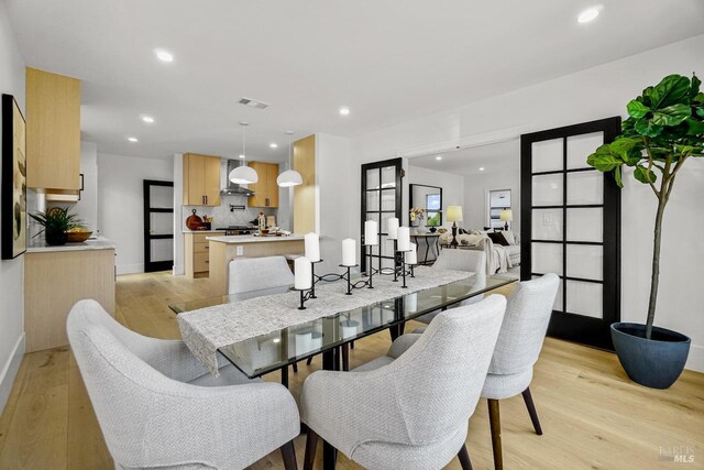 dining room featuring visible vents, recessed lighting, light wood-style floors, and baseboards