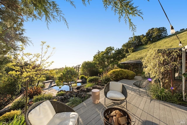view of patio with an outdoor fire pit