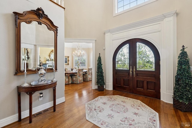 9 Canyon Ct, Petaluma, CA 94952 - foyer featuring an inviting chandelier, a towering ceiling, wood finished floors, and visible vents