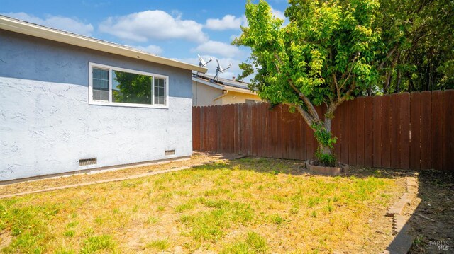 view of yard featuring a fenced backyard
