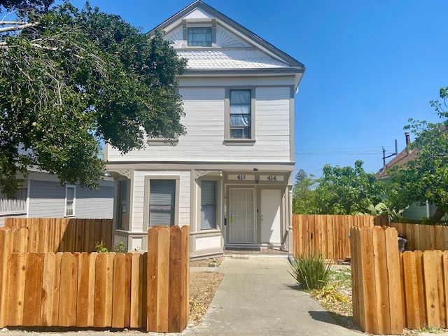view of front facade featuring fence