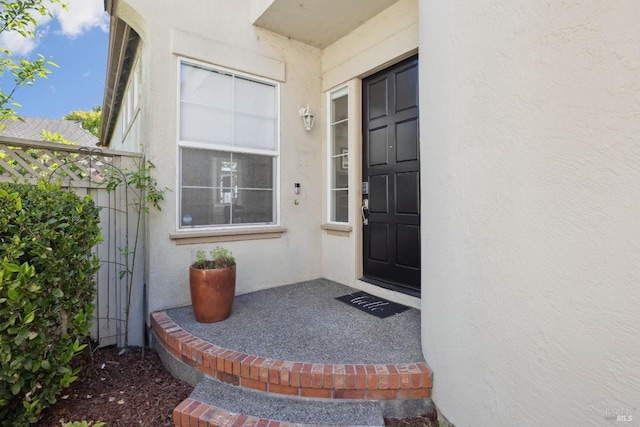 property entrance featuring stucco siding