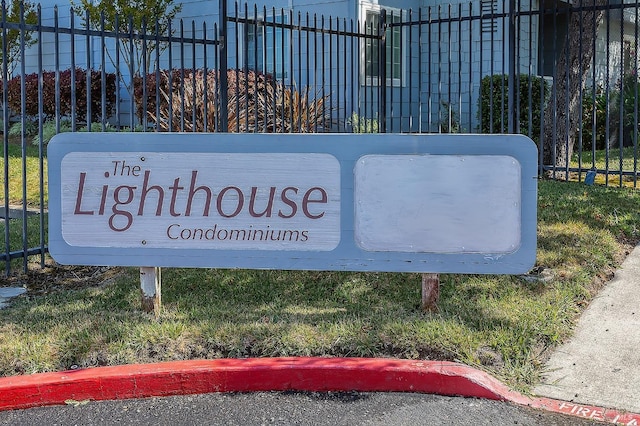 237 Lighthouse Dr, Vallejo, CA 94590 - exterior view of fence