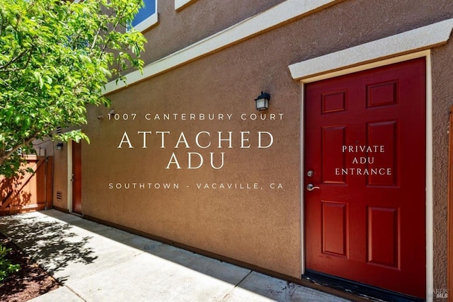 property entrance featuring stucco siding