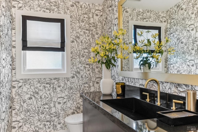 30 Corte Sereno, Greenbrae, CA 94904 - bathroom with toilet, wallpapered walls, and vanity