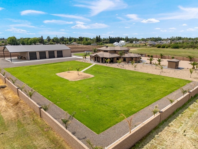 view of yard with an outbuilding