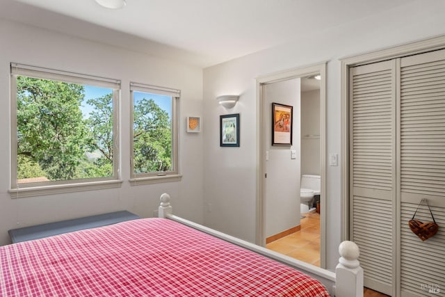 bedroom featuring baseboards and a closet