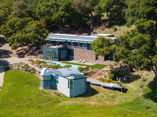 bird's eye view featuring a forest view