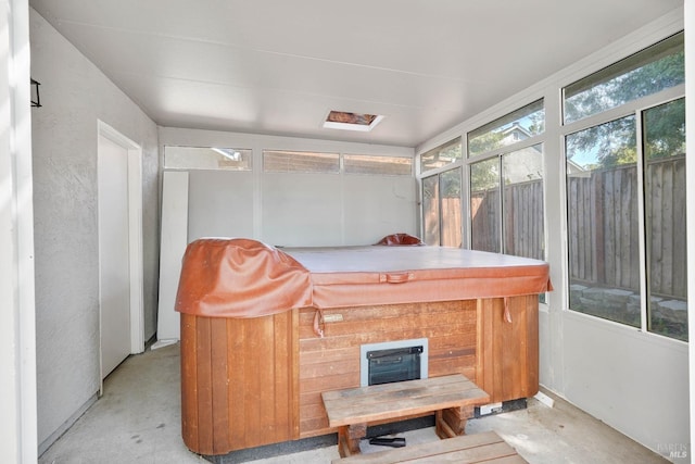 sunroom / solarium featuring a jacuzzi