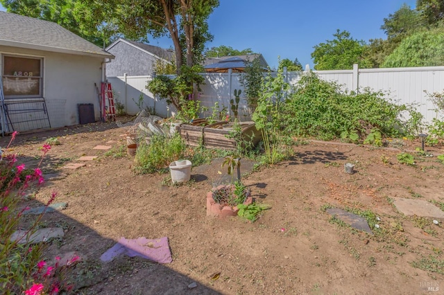 1812 Utah St, Fairfield, CA 94533 - fenced backyard with a garden
