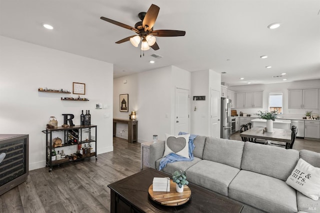 living area featuring ceiling fan, beverage cooler, recessed lighting, baseboards, and wood finished floors