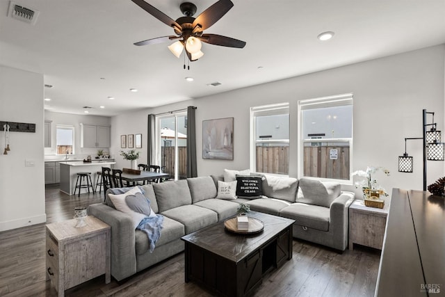 living room featuring visible vents, a ceiling fan, dark wood-style floors, and recessed lighting