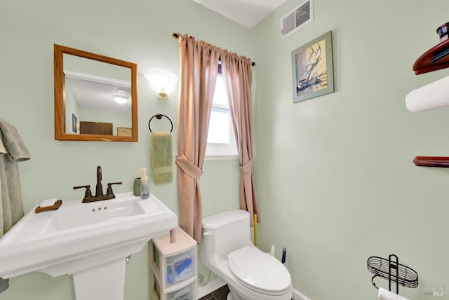 954 Coventry Ln, Fairfield, CA 94533 - bathroom featuring toilet