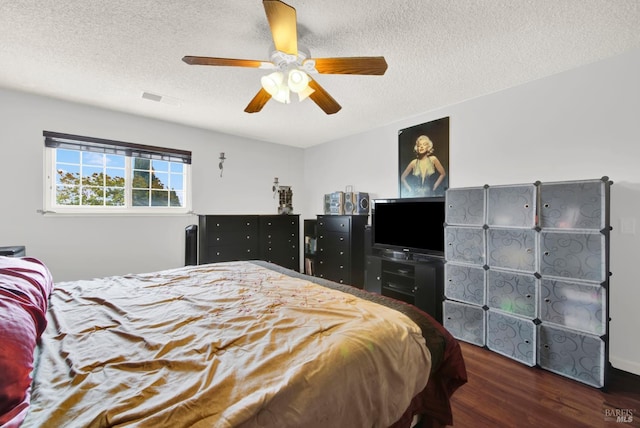 954 Coventry Ln, Fairfield, CA 94533 - bedroom with wood finished floors, a textured ceiling, and ceiling fan