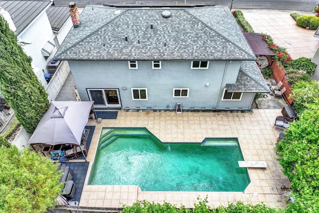 954 Coventry Ln, Fairfield, CA 94533 - swimming pool with a patio area, a fenced backyard, and a diving board