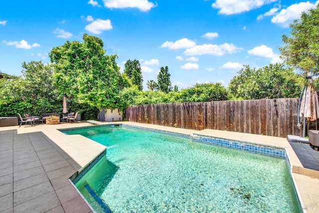 954 Coventry Ln, Fairfield, CA 94533 - view of swimming pool featuring a patio area