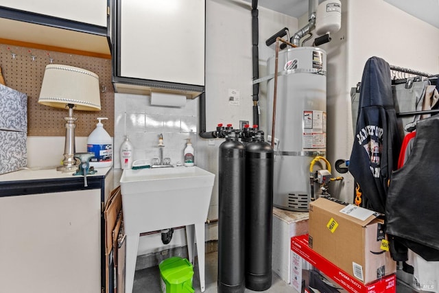 811 Inverness Dr, Rio Vista, CA 94571 - utility room with water heater