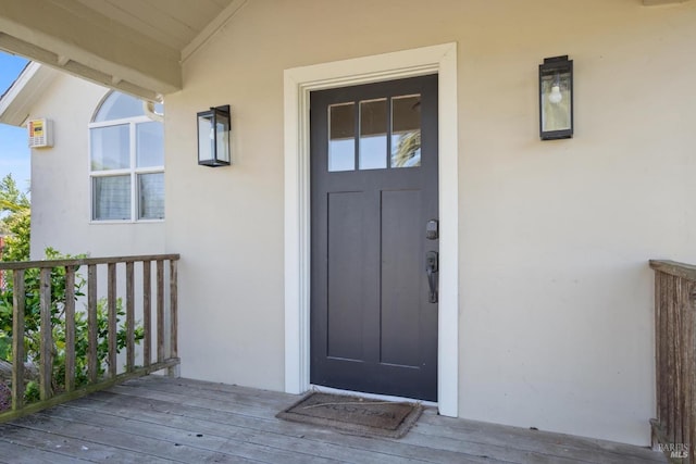 view of exterior entry with stucco siding