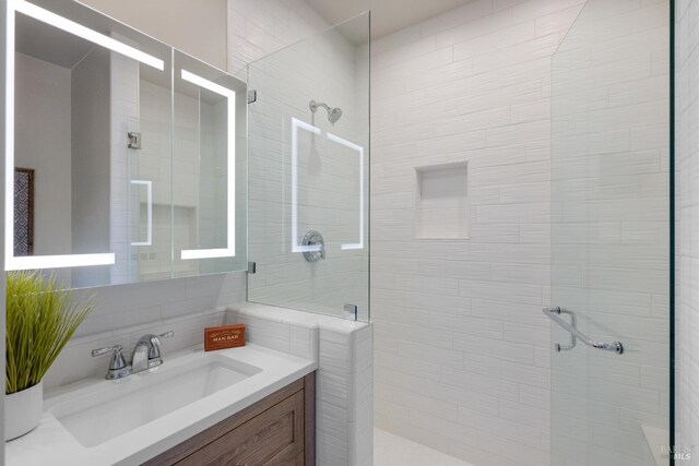 190 Franklin St, Napa, CA 94558 - bathroom with tiled shower and vanity