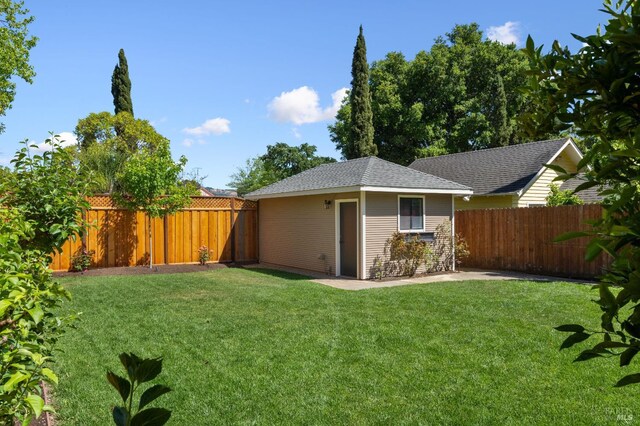 190 Franklin St, Napa, CA 94558 - view of yard featuring an outbuilding