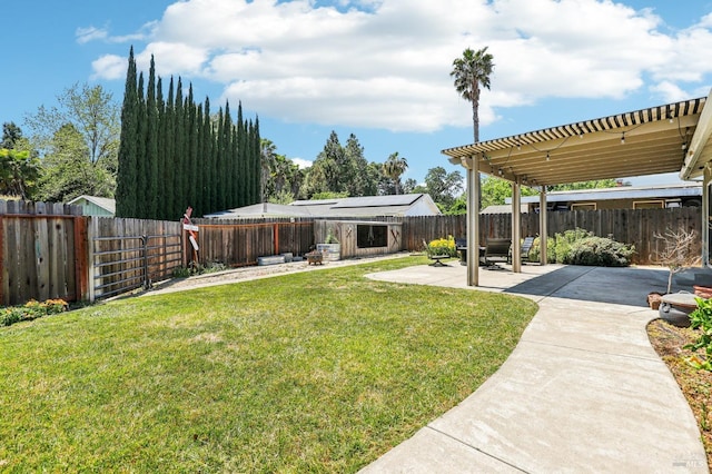 view of yard featuring a pergola, a fenced backyard, and a patio area
