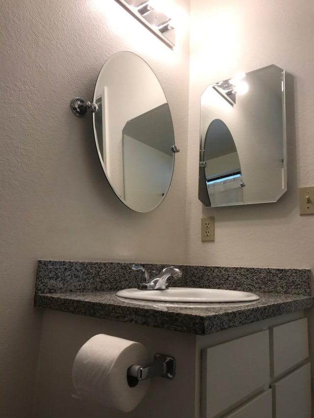 bathroom featuring a sink