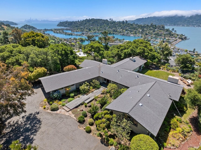 bird's eye view with a water view