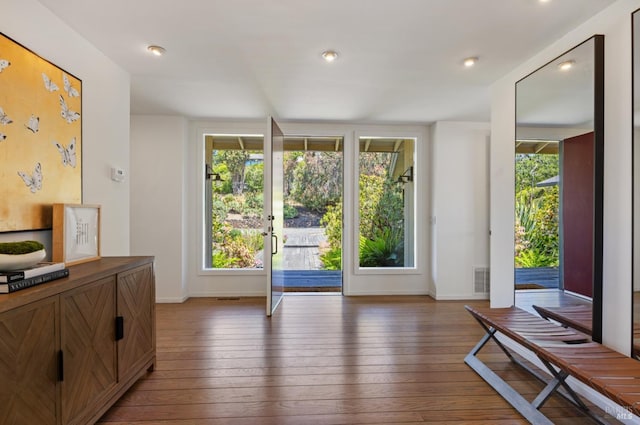 entryway with recessed lighting, baseboards, and hardwood / wood-style floors
