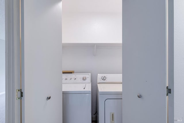 laundry area with laundry area and washing machine and clothes dryer