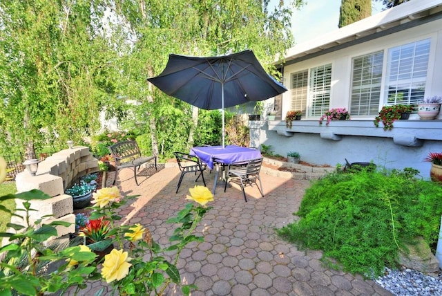 view of patio featuring outdoor dining area